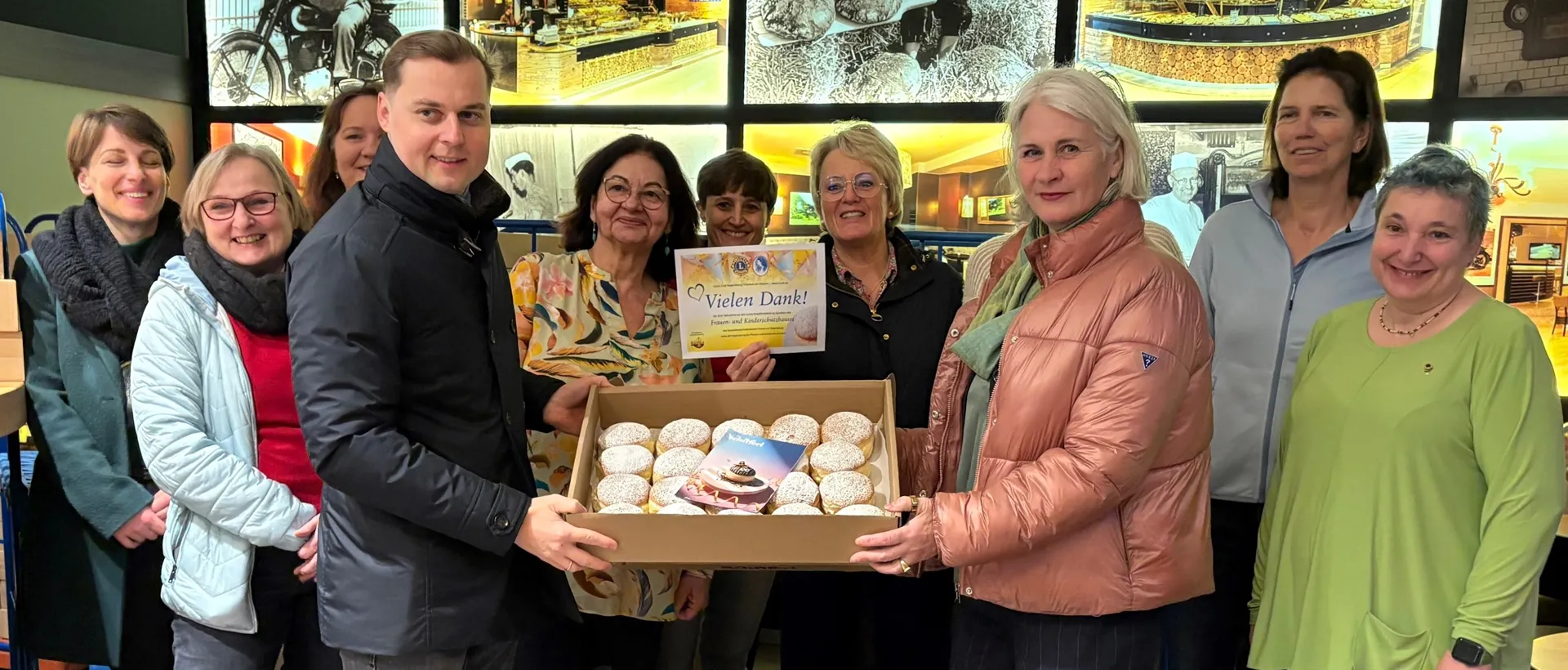 5540 Krapfen von Bäckermeister Ludwig Schifferl jun. lieferten die Clubdamen aus